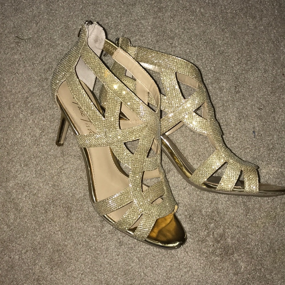 Gold shiny heels